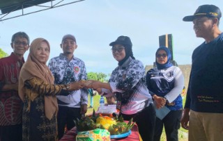 Semarak Senam Warnai Peringatan HUT PGRI dan HGN di Buminabung