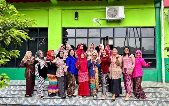 SMAN 1 Terusannunyai Tebarkan Inspirasi Semangat RA Kartini Lewat Kebaya Nusantara