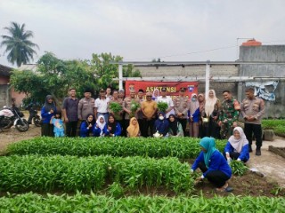 Dit Binmas Polda Lampung Asistensi Program Pekarangan Bergizi di Terbanggi Besar