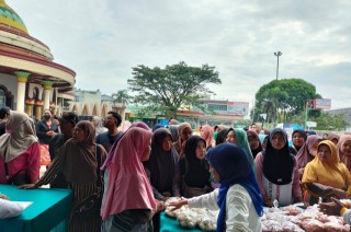 Warga Bandarjaya Antusias Datangi GPM, Harganya Lebih Terjangkau