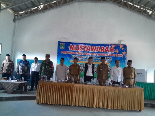 Camat Seputih Mataram Pantau Pilkakam Antar Waktu di Kampung Qurnia Mataram