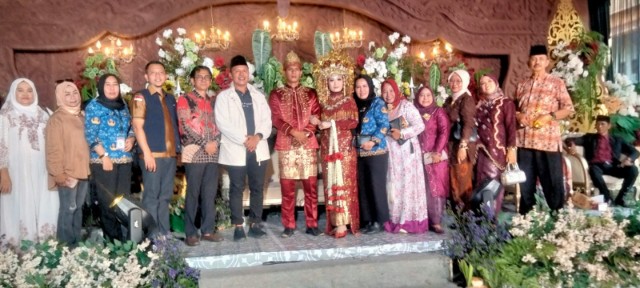 Hadiri Pernikahan Awak Media Radar Lampung TV, Magnet Mustafa Sangat Melekat di Seputihagung