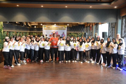 Ni Ketut Dewi Nadi Kukuhkan Koordinator Instruktur PERWOSI Se-Lamteng