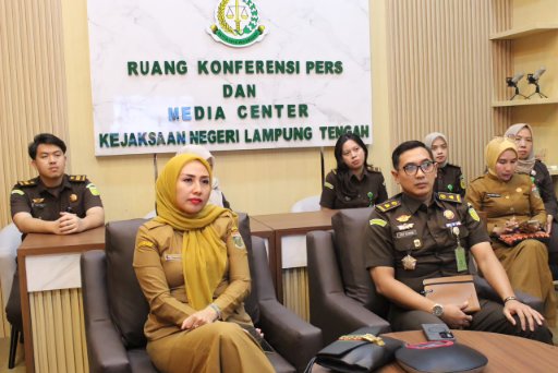Bangun Kolaborasi, Kejari dan Diskominfo Lamteng Ikuti Sosialisasi Pengawasan Media Komunikasi dari Kejati