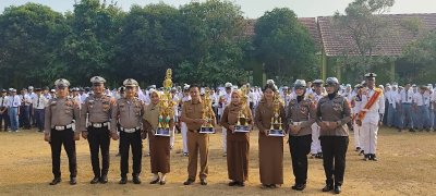 Luarbiasa, SMKN 1 Terbanggibesar Berhasil Boyong Tropy Juara Umum PKS  Polda Lampung